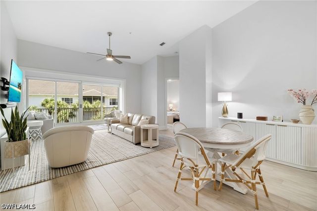 831 Sailaway LN 202, Naples, FL 34108