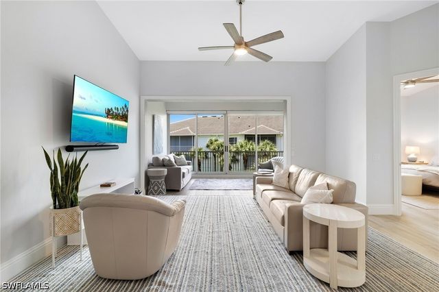 831 Sailaway LN 202, Naples, FL 34108