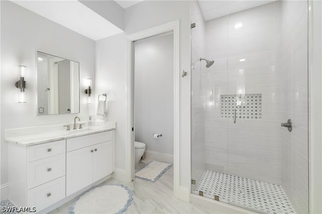 831 Sailaway LN 202, Naples, FL 34108