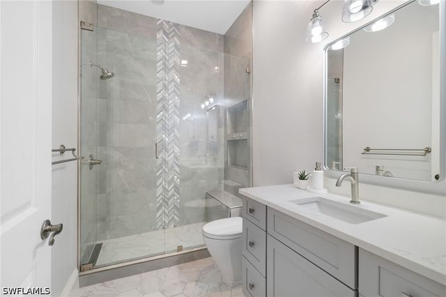 831 Sailaway LN 202, Naples, FL 34108