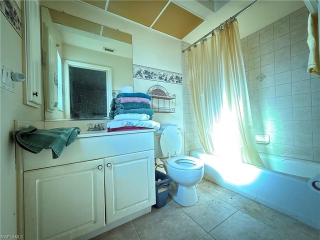 827 NE 17th TER, Cape Coral, FL 33909
