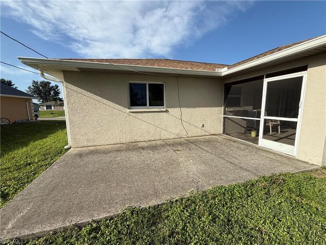 827 NE 17th TER, Cape Coral, FL 33909