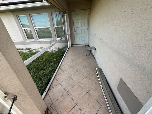 827 NE 17th TER, Cape Coral, FL 33909