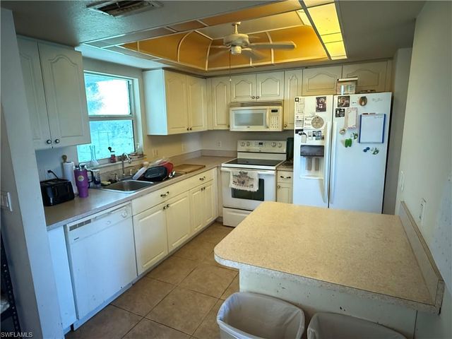 827 NE 17th TER, Cape Coral, FL 33909