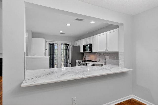 1004 Yellow Hawthorn, Summerville, SC 29483