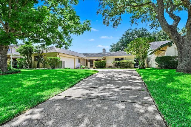 3415 W Creek Club Drive, Missouri City, TX 77459