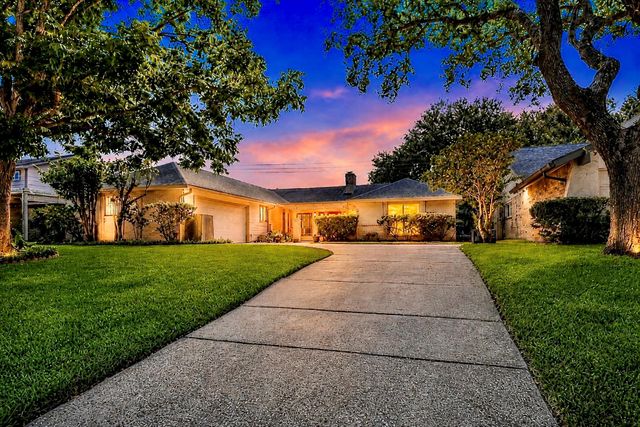 3415 W Creek Club Drive, Missouri City, TX 77459