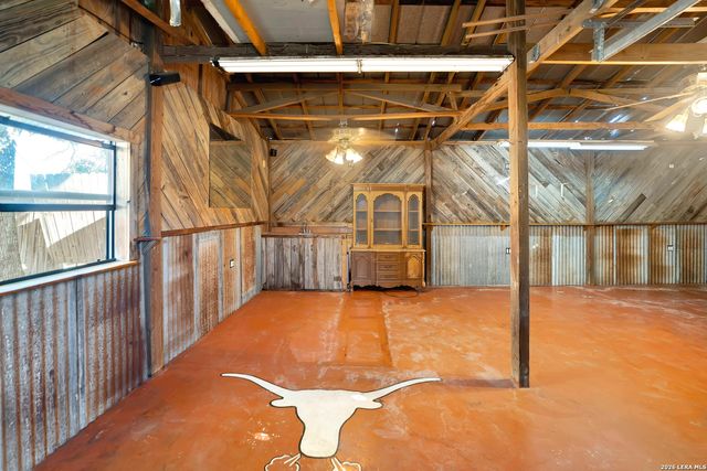 386 County Road 763, Devine, TX 78016