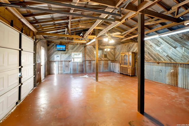 386 County Road 763, Devine, TX 78016