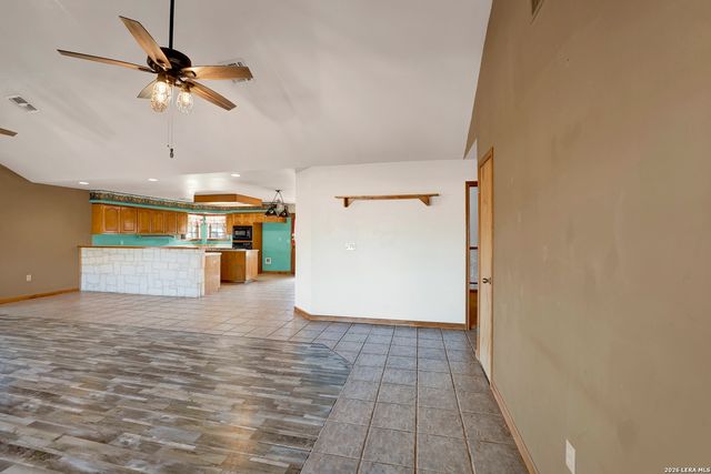 386 County Road 763, Devine, TX 78016