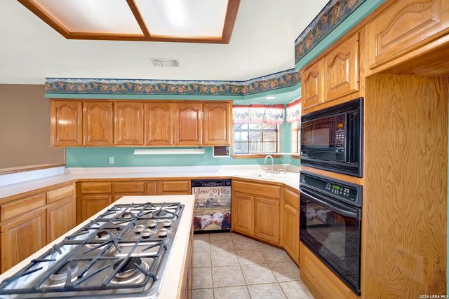 386 County Road 763, Devine, TX 78016