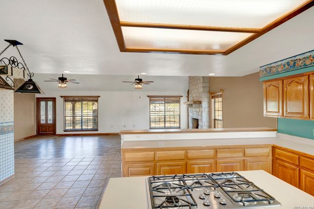 386 County Road 763, Devine, TX 78016