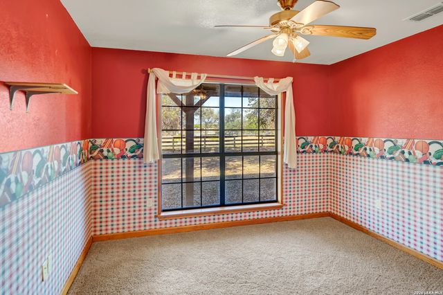 386 County Road 763, Devine, TX 78016