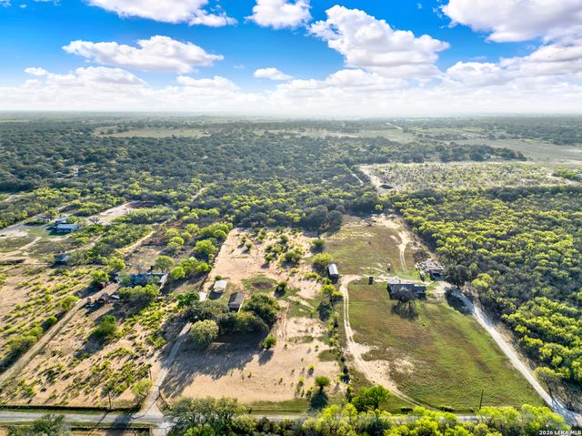 386 County Road 763, Devine, TX 78016