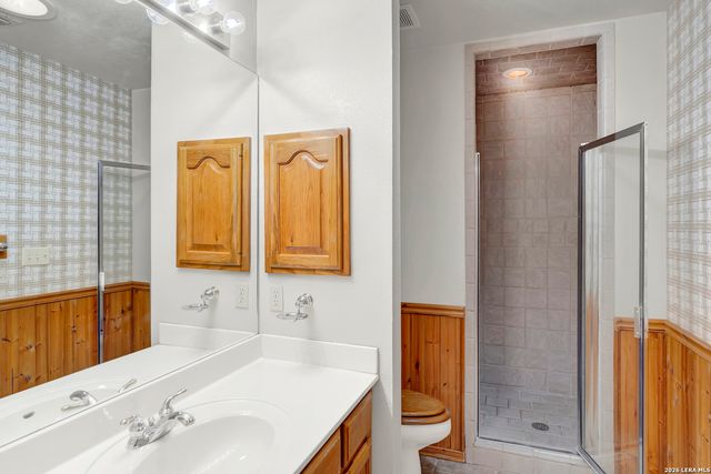 386 County Road 763, Devine, TX 78016