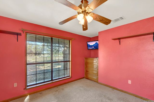 386 County Road 763, Devine, TX 78016