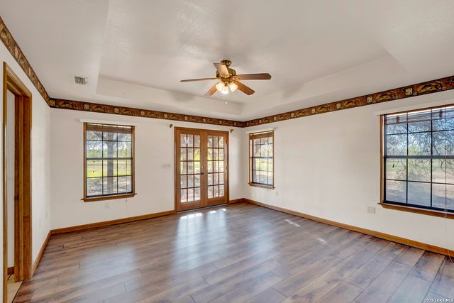 386 County Road 763, Devine, TX 78016