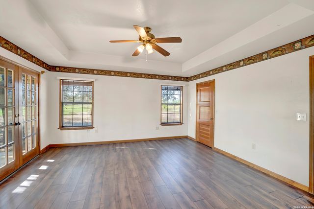 386 County Road 763, Devine, TX 78016