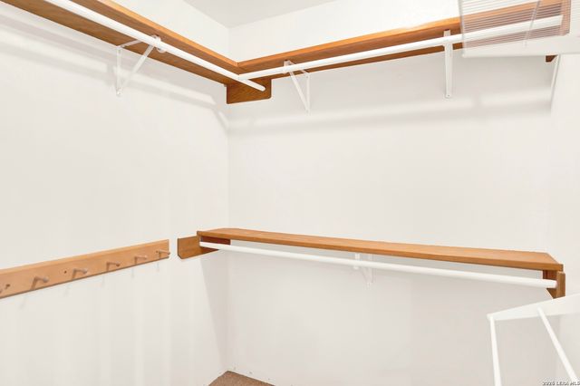 386 County Road 763, Devine, TX 78016