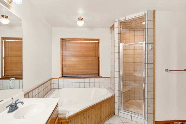 386 County Road 763, Devine, TX 78016