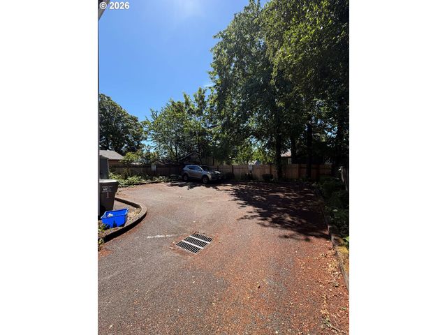 11722 Se ANKENY St, Portland, OR 97216
