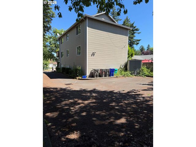 11722 Se ANKENY St, Portland, OR 97216