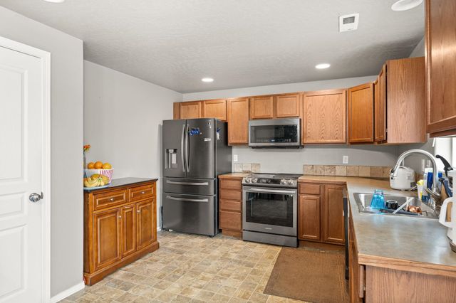 12417 W Pacific Ct, Airway Heights, WA 99001