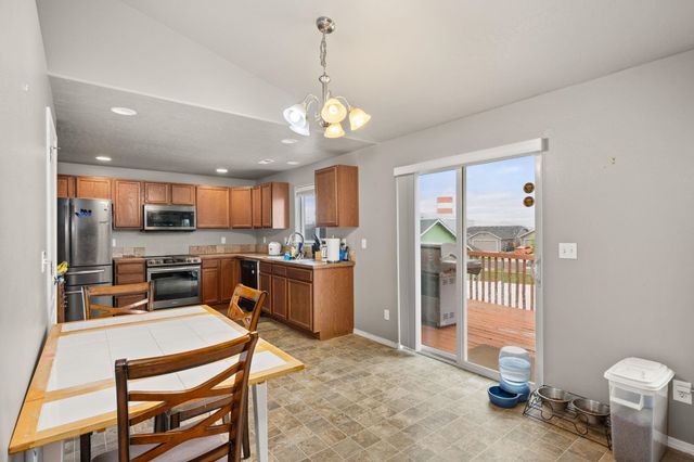 12417 W Pacific Ct, Airway Heights, WA 99001