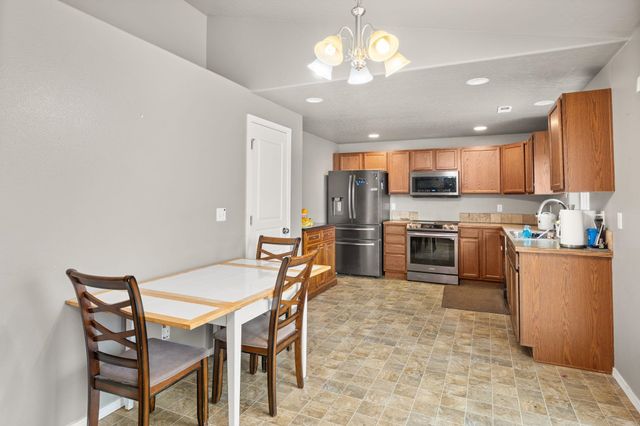 12417 W Pacific Ct, Airway Heights, WA 99001
