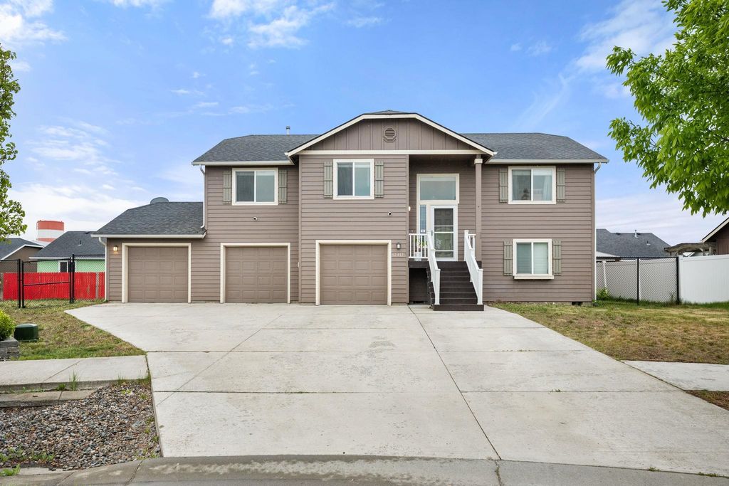 12417 W Pacific Ct, Airway Heights, WA 99001