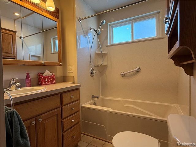 14955 Helen Street, Southgate, MI 48195