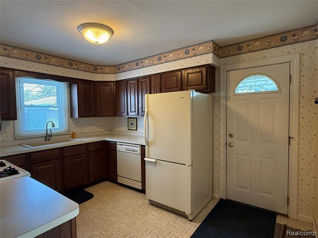 14955 Helen Street, Southgate, MI 48195