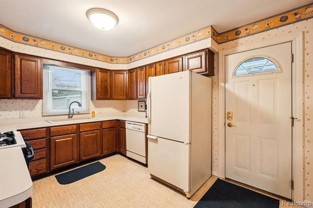 14955 Helen Street, Southgate, MI 48195