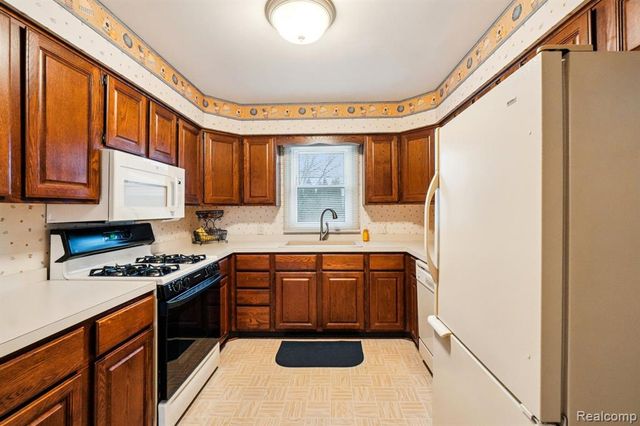 14955 Helen Street, Southgate, MI 48195