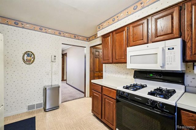 14955 Helen Street, Southgate, MI 48195