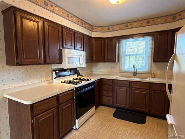 14955 Helen Street, Southgate, MI 48195