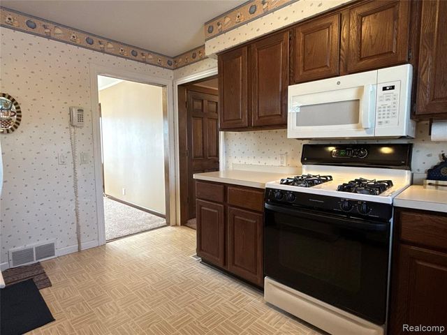 14955 Helen Street, Southgate, MI 48195