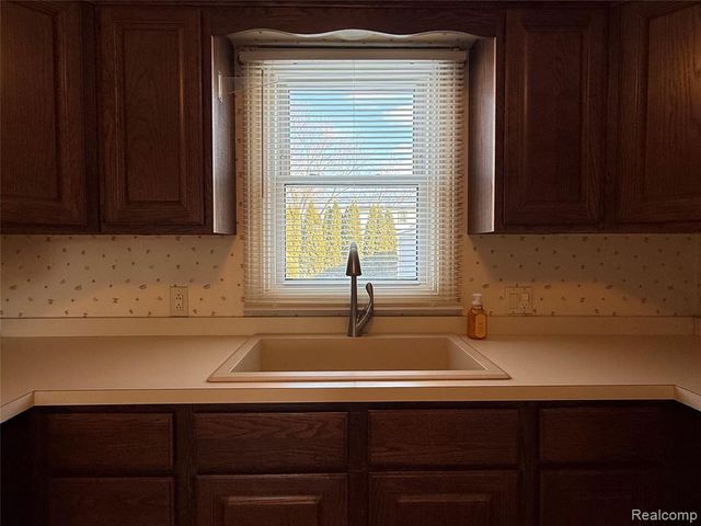 14955 Helen Street, Southgate, MI 48195