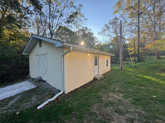 7812 Nadine Road, Houston, MO 65483