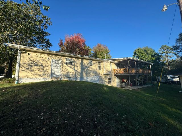 7812 Nadine Road, Houston, MO 65483