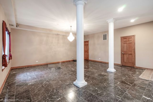 7305 W Foster Avenue, Harwood Heights, IL 60706