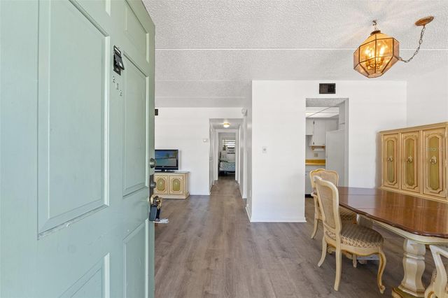 11700 PARK BOULEVARD 202, Seminole, FL 33772