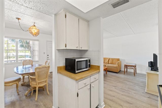 11700 PARK BOULEVARD 202, Seminole, FL 33772