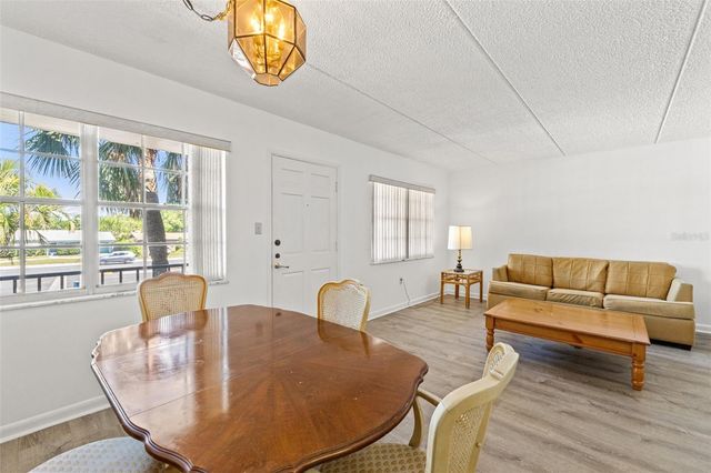 11700 PARK BOULEVARD 202, Seminole, FL 33772