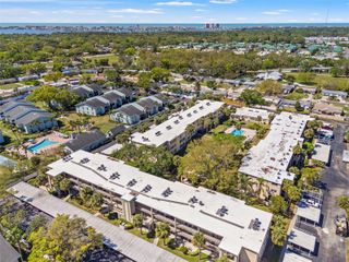 11700 PARK BOULEVARD 202, Seminole, FL 33772