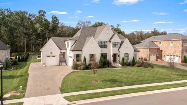 1047 Sinatra Dr, Nolensville, TN 37135