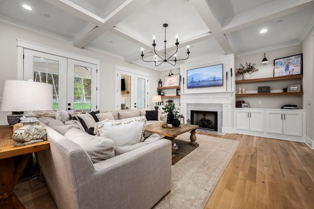 1047 Sinatra Dr, Nolensville, TN 37135