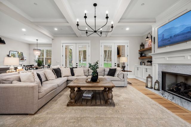 1047 Sinatra Dr, Nolensville, TN 37135