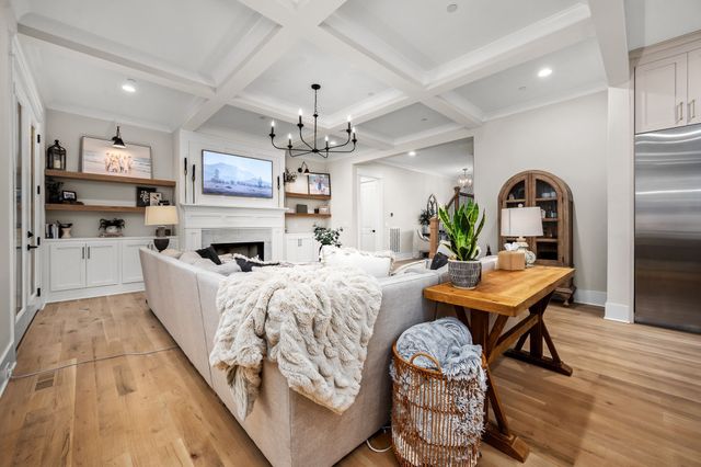 1047 Sinatra Dr, Nolensville, TN 37135