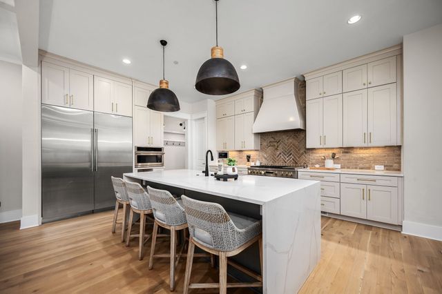 1047 Sinatra Dr, Nolensville, TN 37135